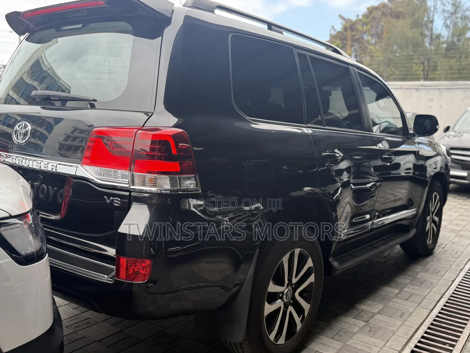 Toyota Land Cruiser 4.6 V8 AX G Selection 2018 Black