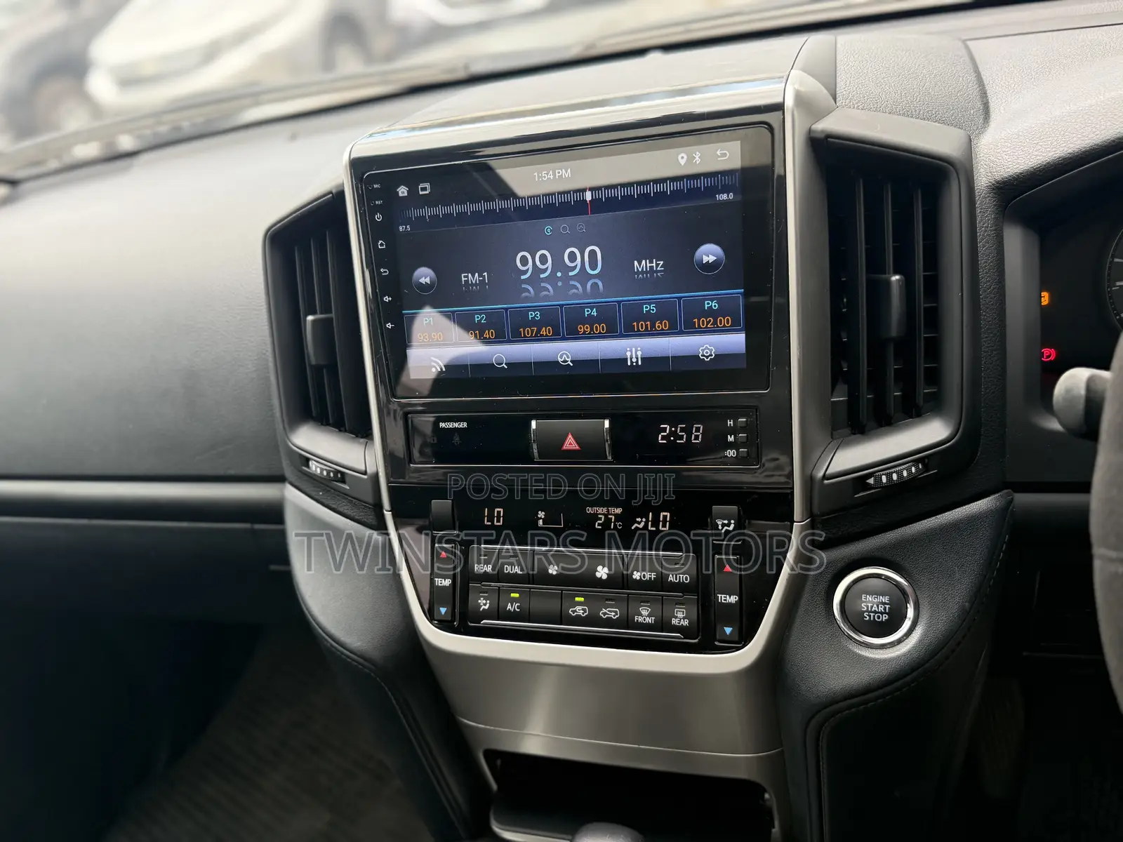 Toyota Land Cruiser 4.6 V8 AX G Selection 2018 Black