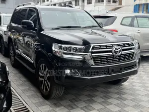 Toyota Land Cruiser 4.6 V8 AX G Selection 2018 Black