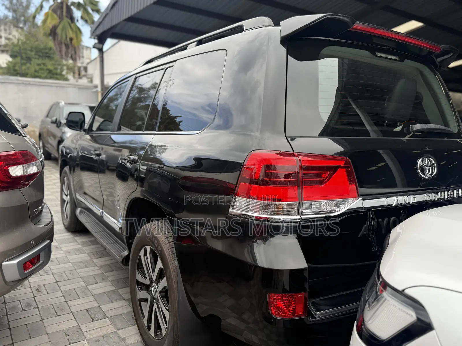 Toyota Land Cruiser 4.6 V8 AX G Selection 2018 Black