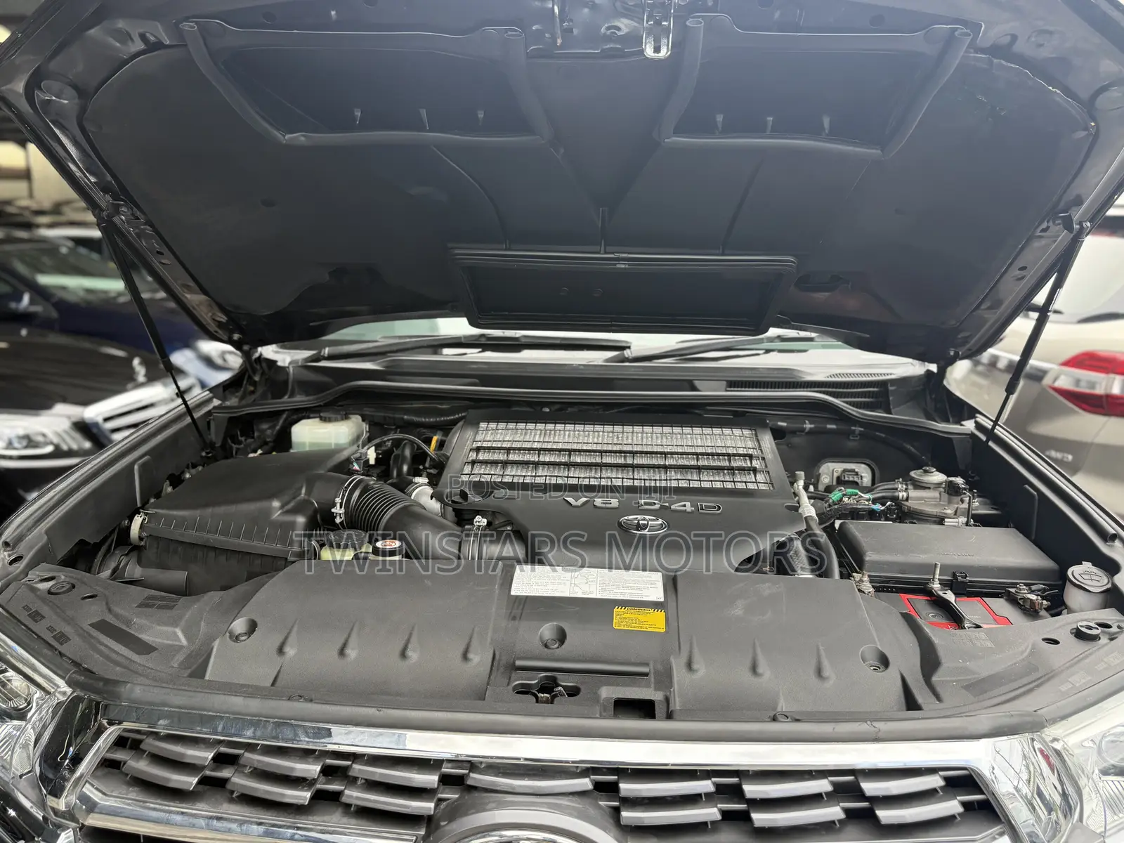 Toyota Land Cruiser 4.6 V8 AX G Selection 2018 Black