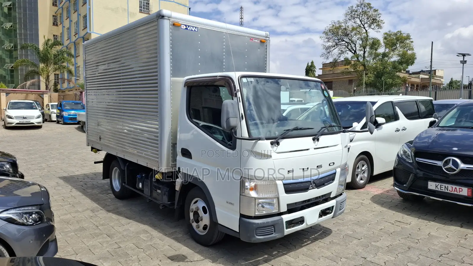 Mitsubishi Canter 2018 White