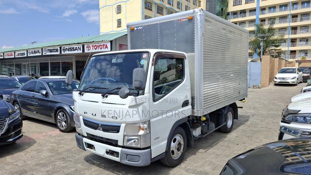 Mitsubishi Canter 2018 White - thumbnail 3