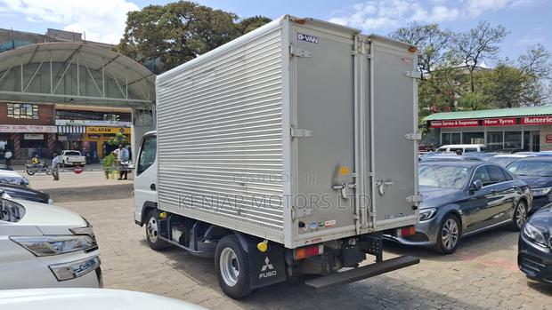Mitsubishi Canter 2018 White - thumbnail 4
