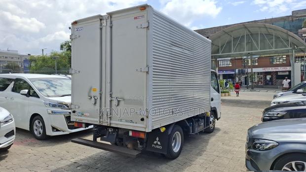Mitsubishi Canter 2018 White - thumbnail 6