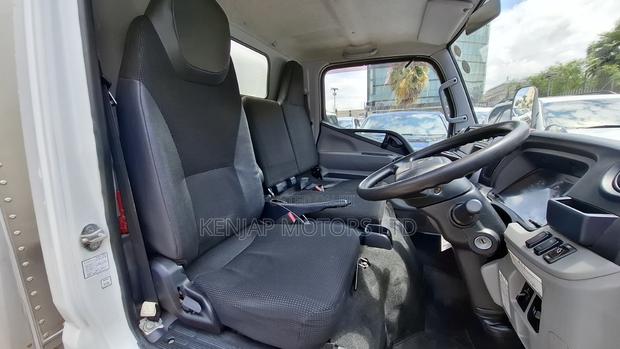Mitsubishi Canter 2018 White - thumbnail 8