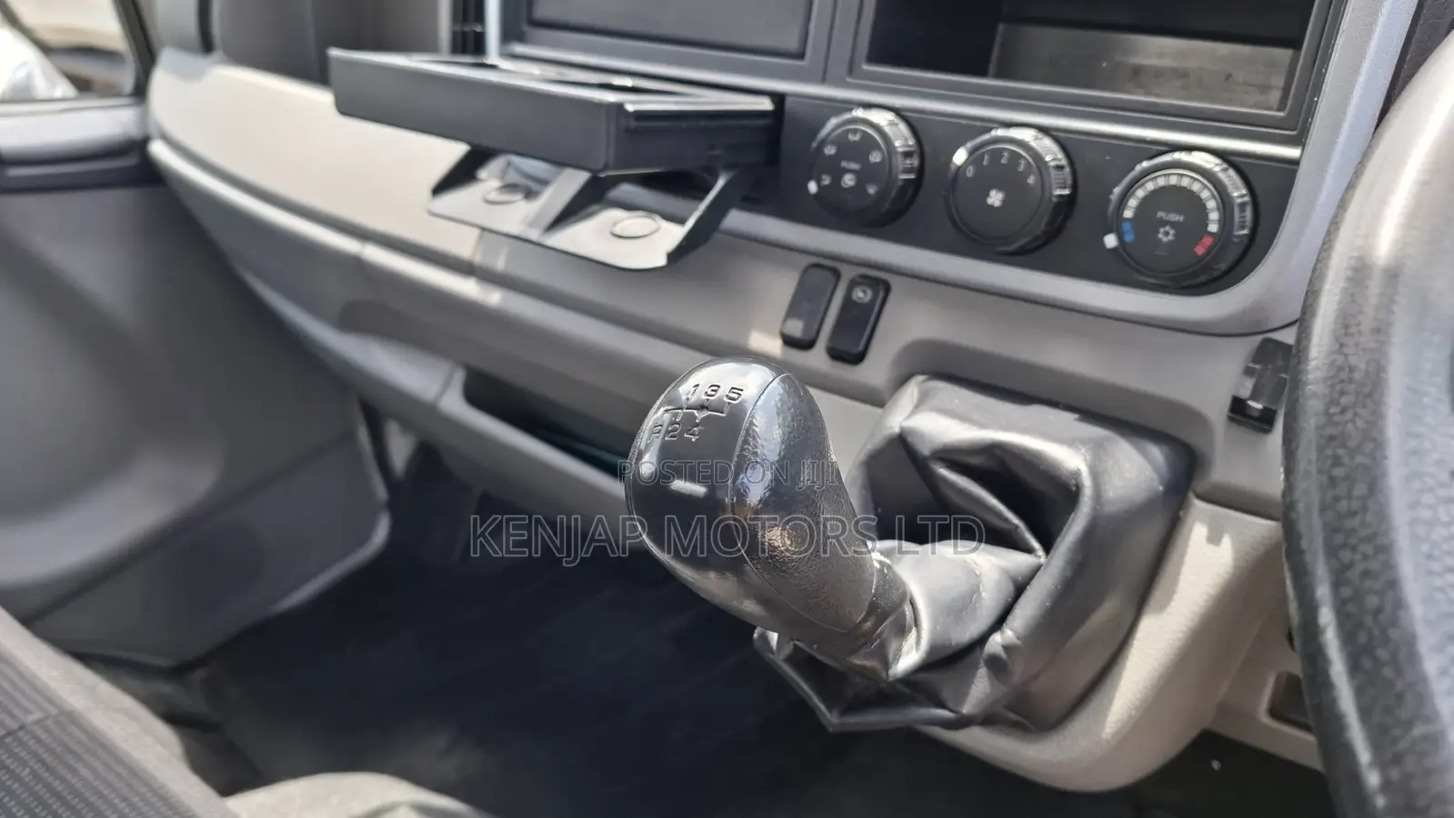 Mitsubishi Canter 2018 White