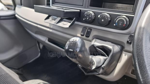 Mitsubishi Canter 2018 White - thumbnail 10
