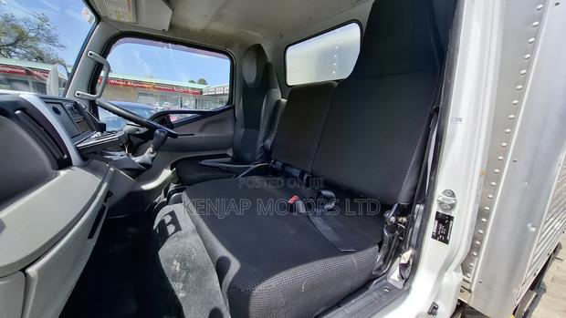 Mitsubishi Canter 2018 White - thumbnail 11