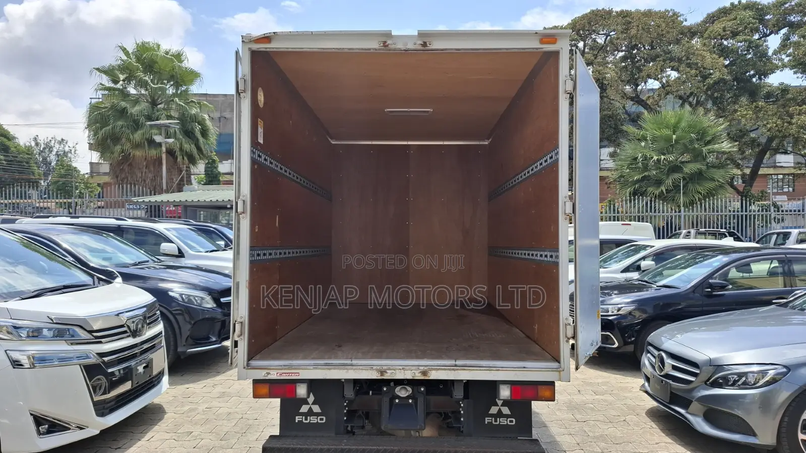 Mitsubishi Canter 2018 White