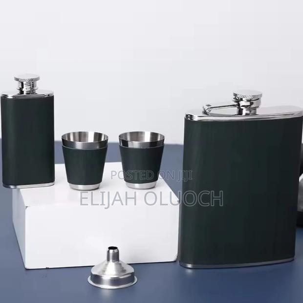 Green Leather-covered Whiskey Flasks Gift Set - thumbnail 2