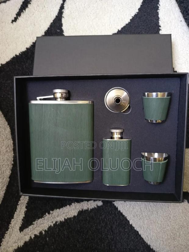 Green Leather-covered Whiskey Flasks Gift Set - thumbnail 3