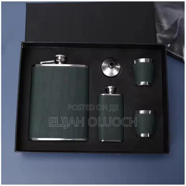 Green Leather-covered Whiskey Flasks Gift Set - thumbnail 4