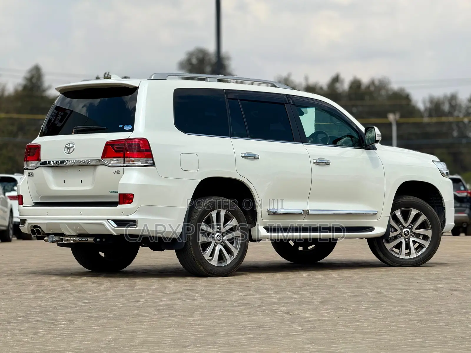Toyota Land Cruiser 4.6 V8 ZX 2018 White