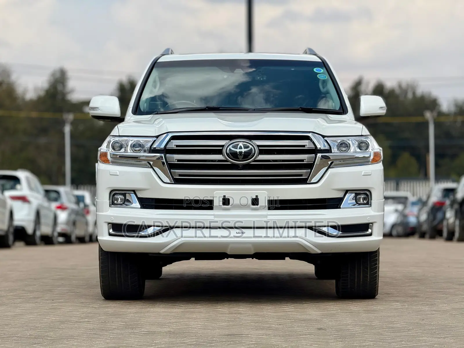 Toyota Land Cruiser 4.6 V8 ZX 2018 White
