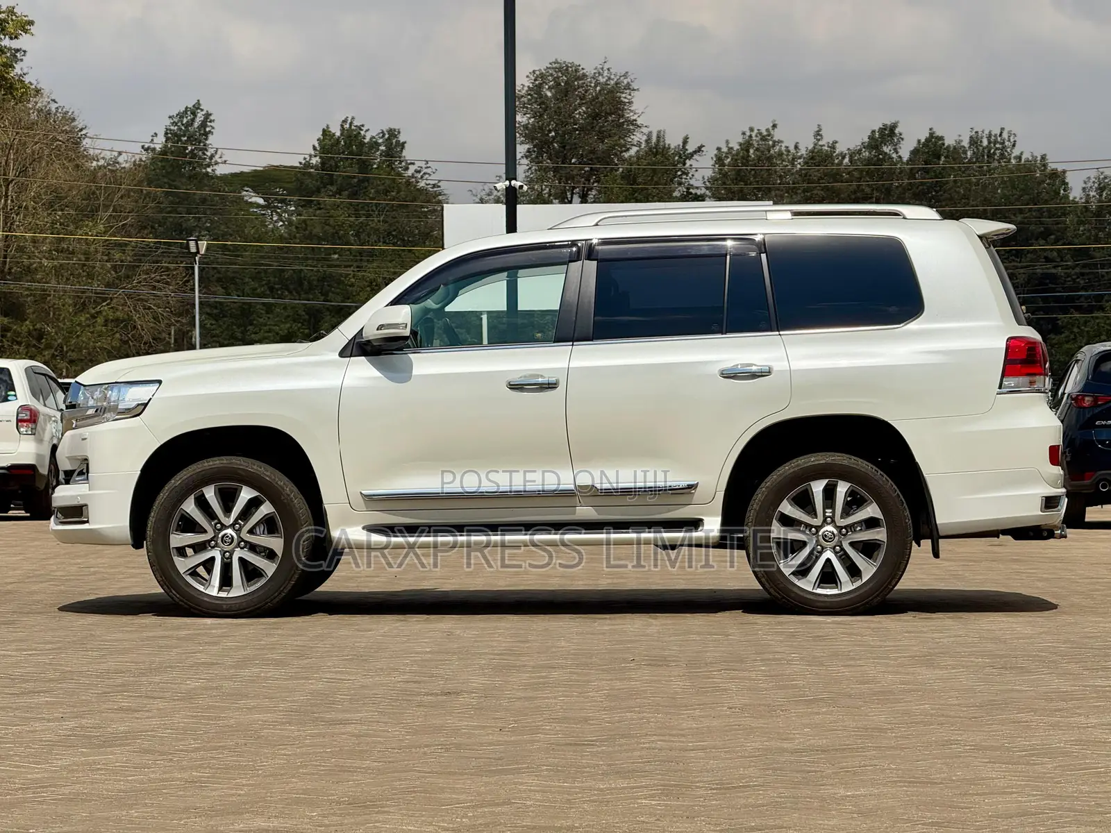 Toyota Land Cruiser 4.6 V8 ZX 2018 White