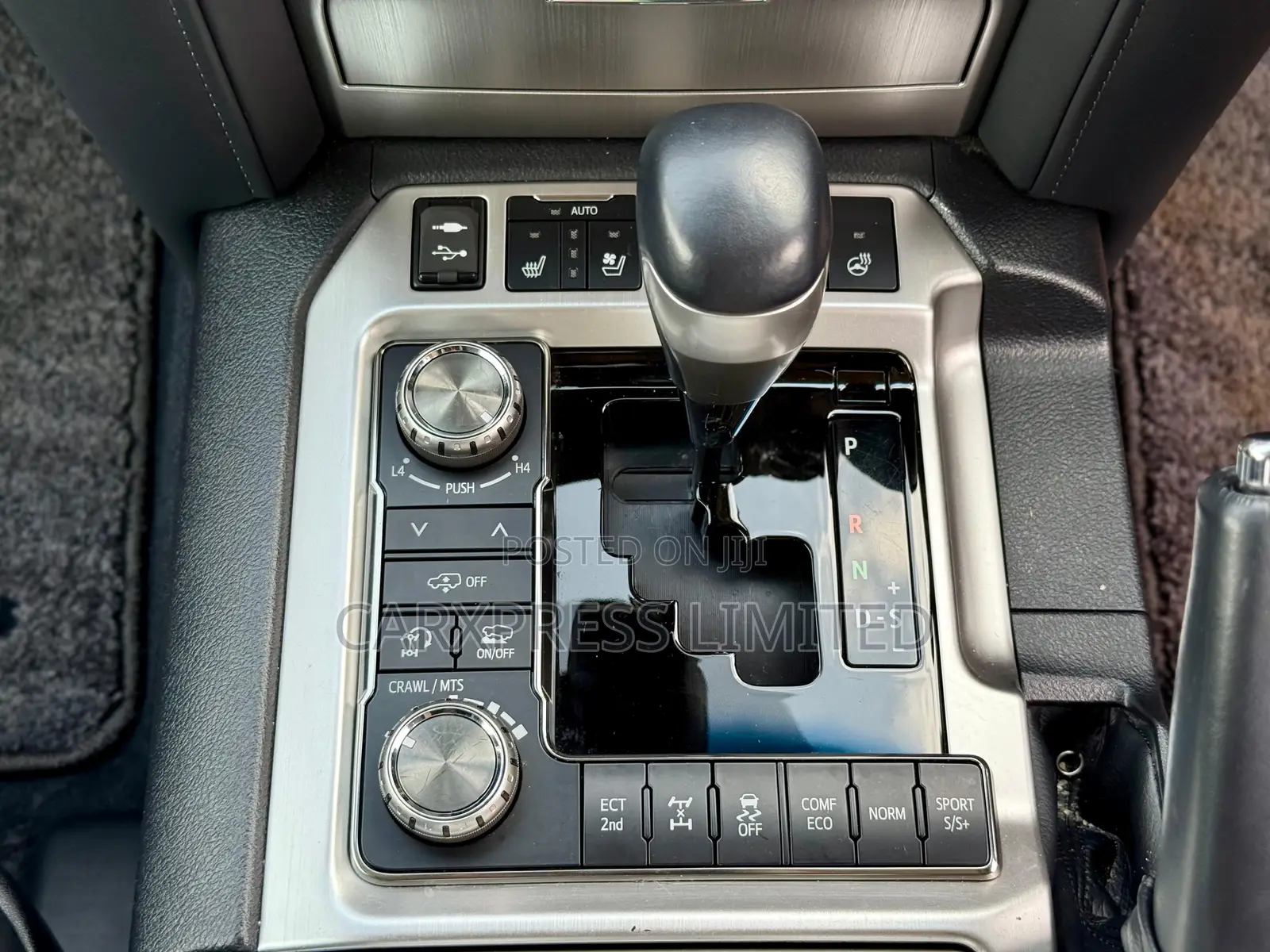 Toyota Land Cruiser 4.6 V8 ZX 2018 White