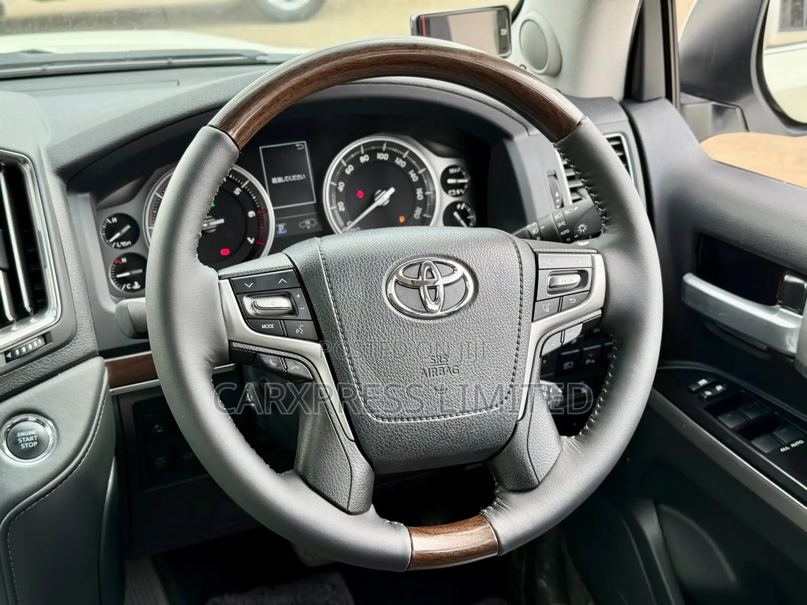 Toyota Land Cruiser 4.6 V8 ZX 2018 White