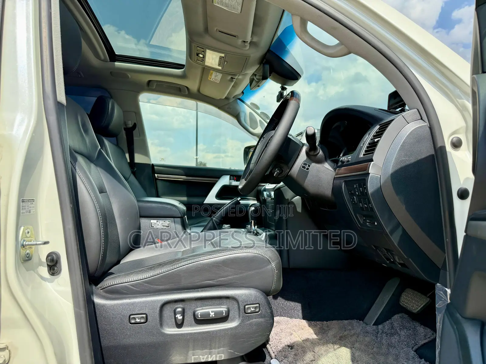 Toyota Land Cruiser 4.6 V8 ZX 2018 White
