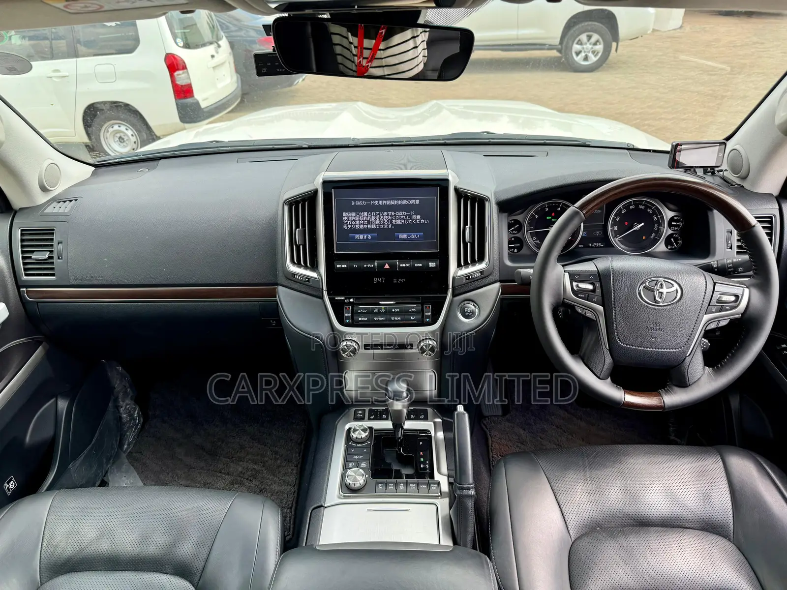 Toyota Land Cruiser 4.6 V8 ZX 2018 White