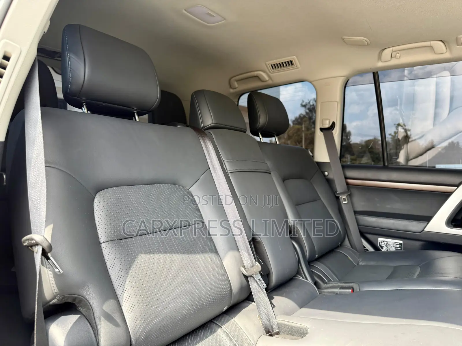 Toyota Land Cruiser 4.6 V8 ZX 2018 White