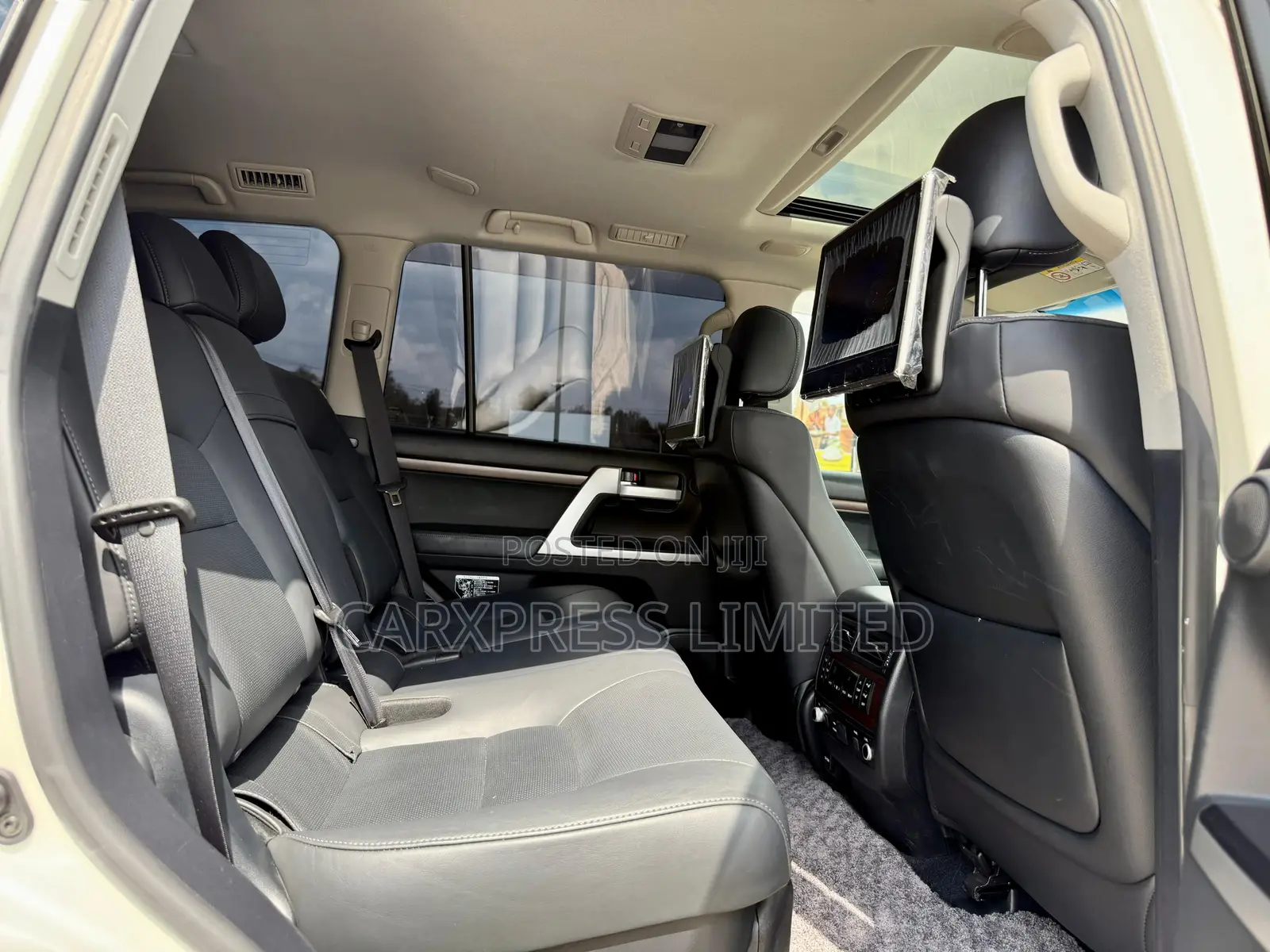 Toyota Land Cruiser 4.6 V8 ZX 2018 White