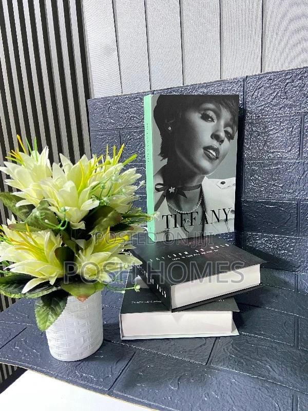 Elegant Stylish Decor Books