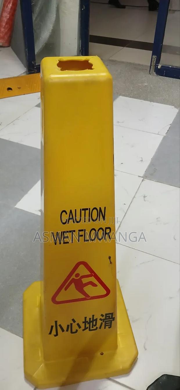 Wet Floor Caution Sign 70cm - thumbnail 3