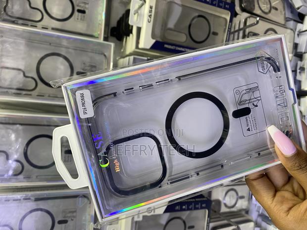 Maggo Clear Magnetic Phone Case for iPhone 16 Pro Max - thumbnail 2