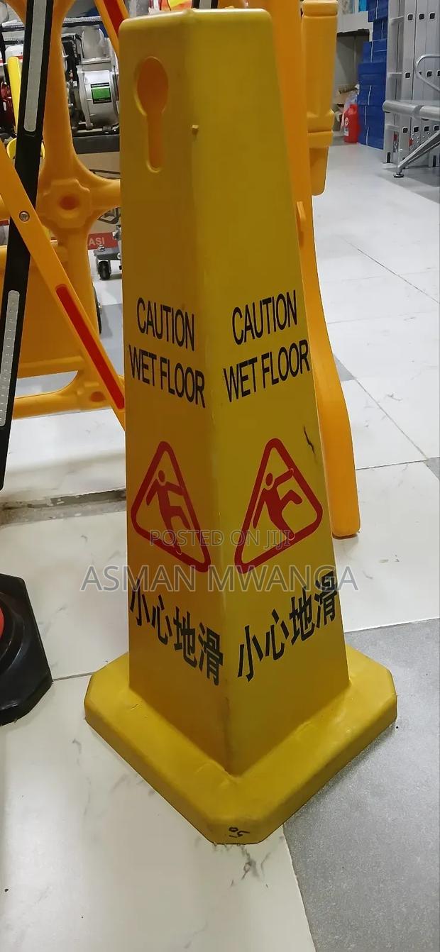 Wet Floor Sign Cone 70cm - thumbnail 4