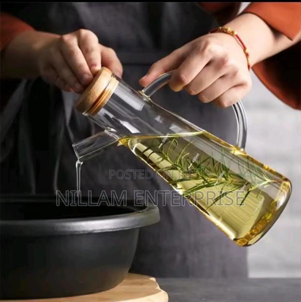 Glass Oil Jar With Bamboo Lid 580ml