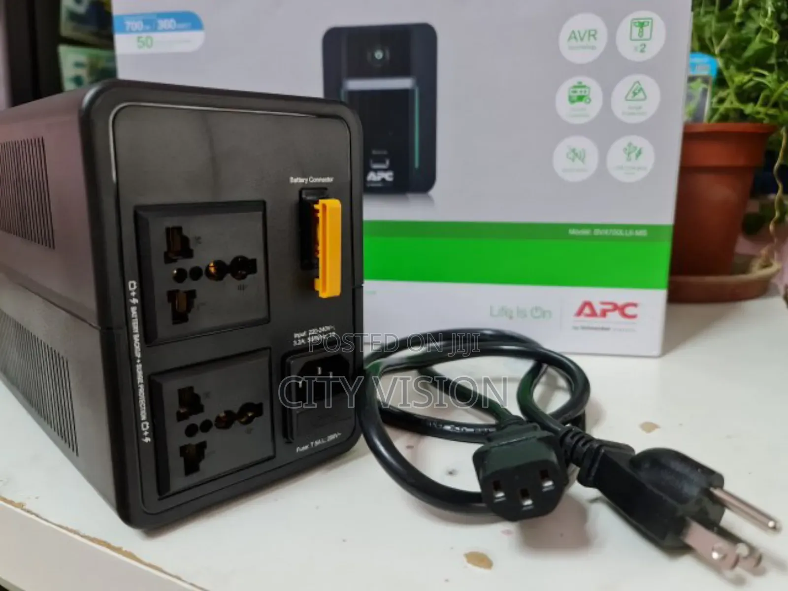 Apc Easy Backup 700, 230v Avr Usb Charging Universal Sockets