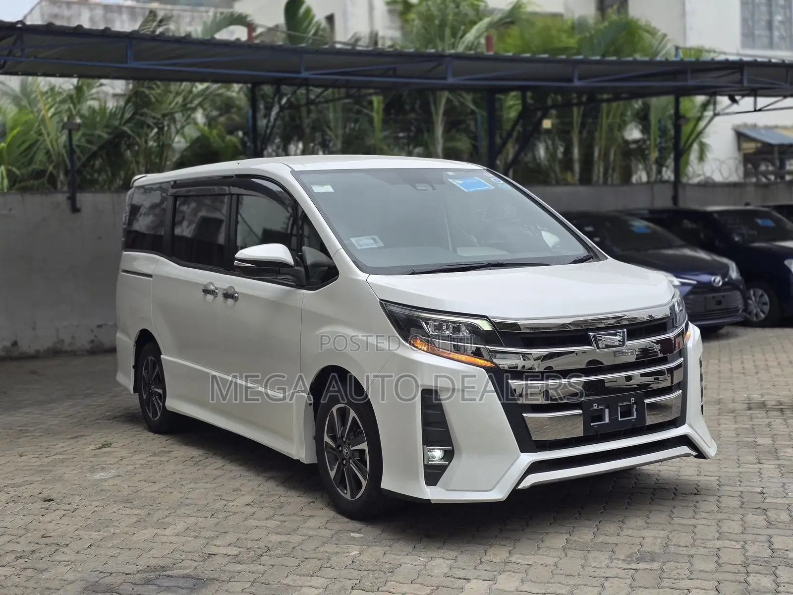 Toyota Noah 2018 White