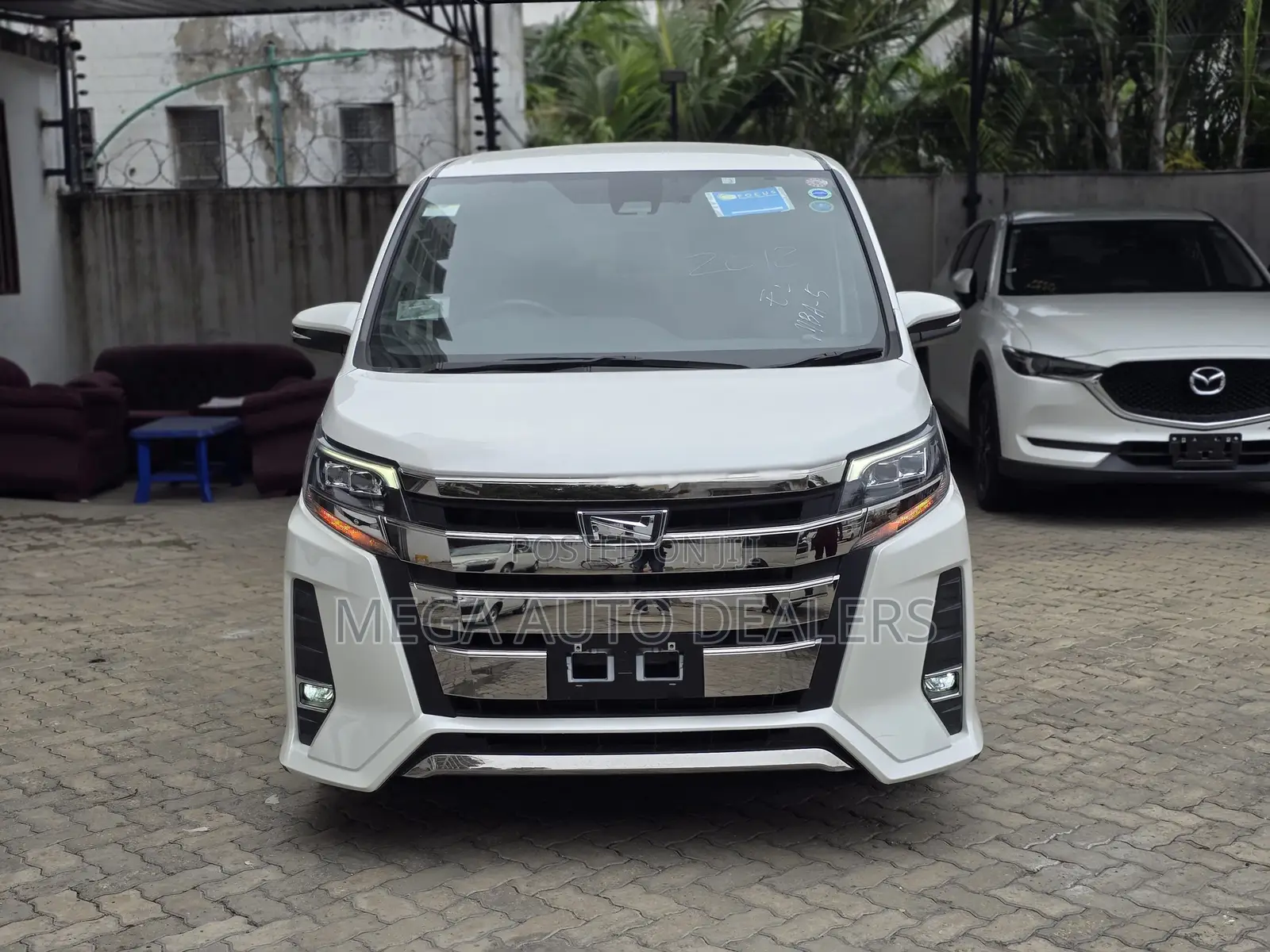 Toyota Noah 2018 White