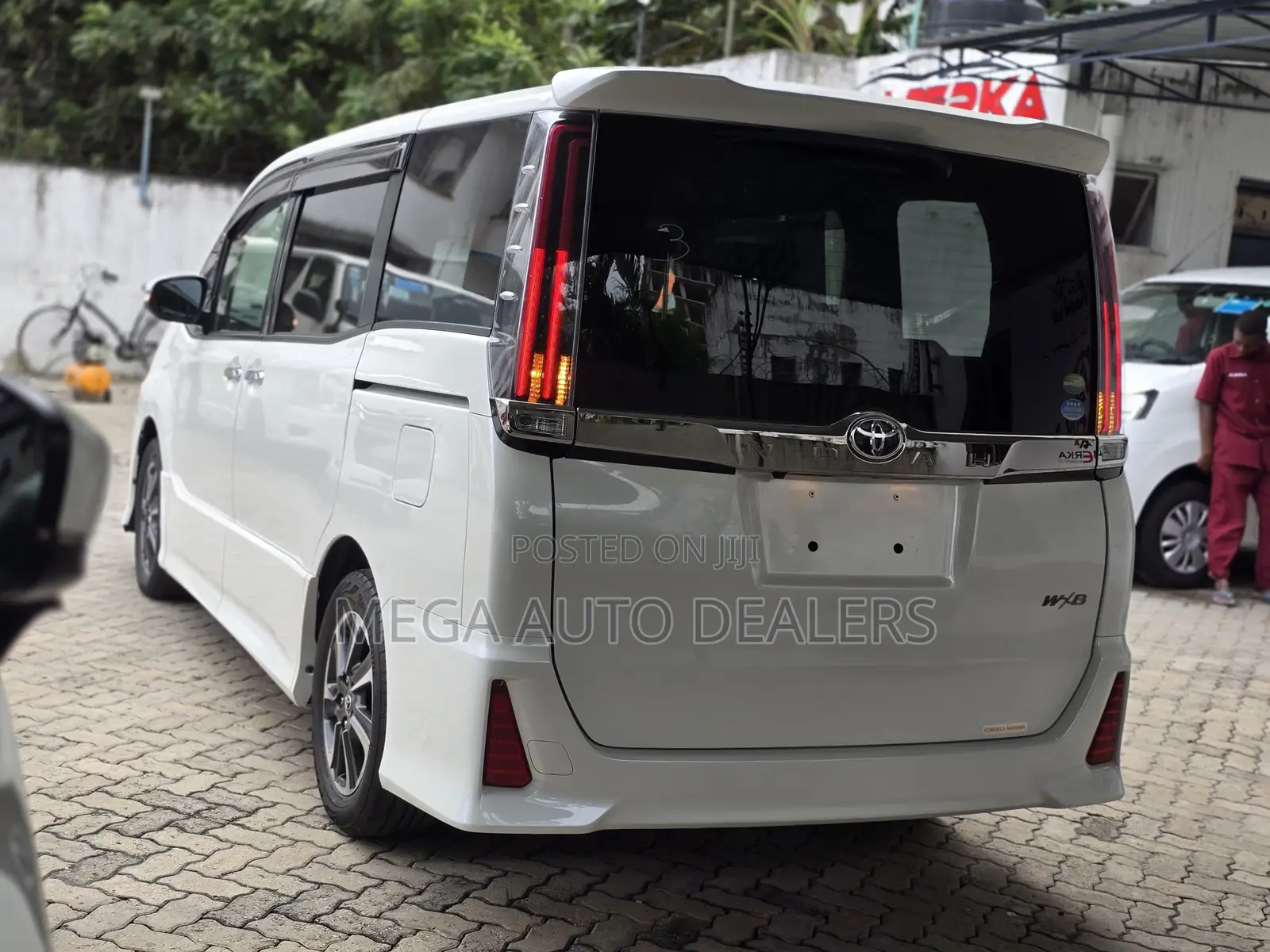 Toyota Noah 2018 White