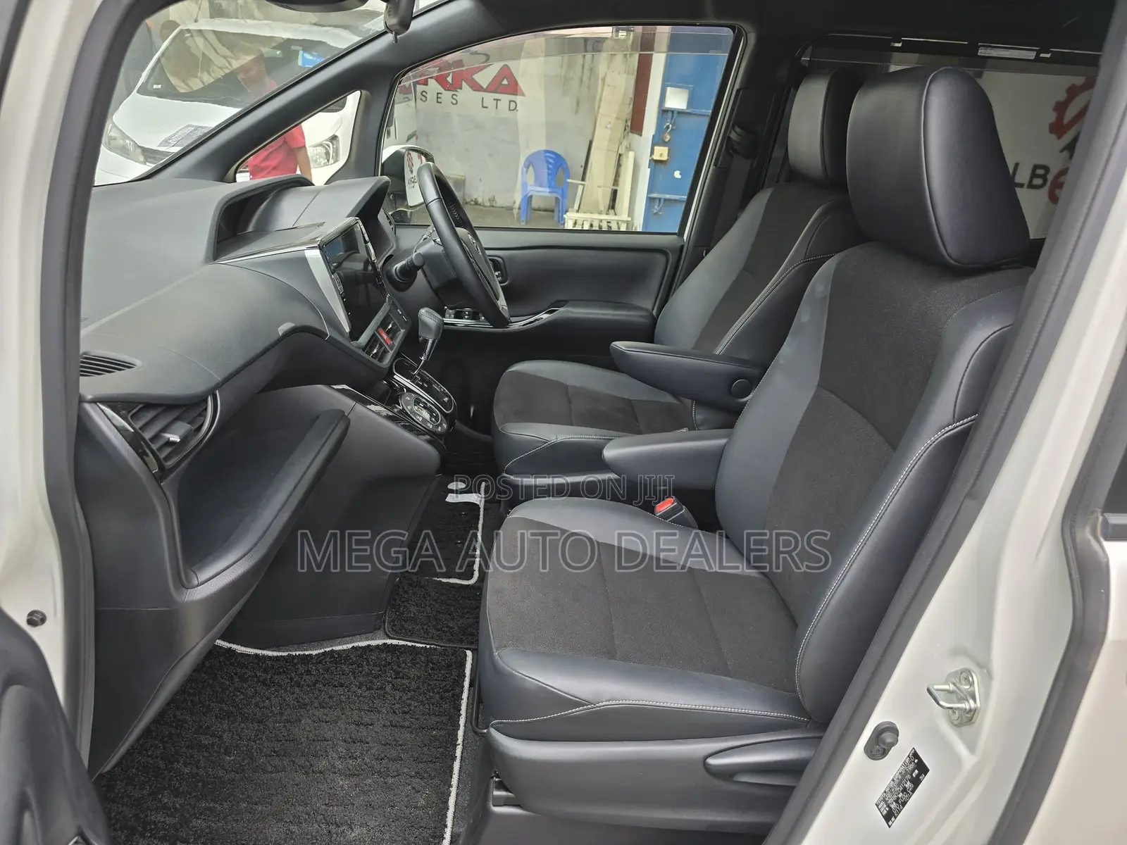 Toyota Noah 2018 White