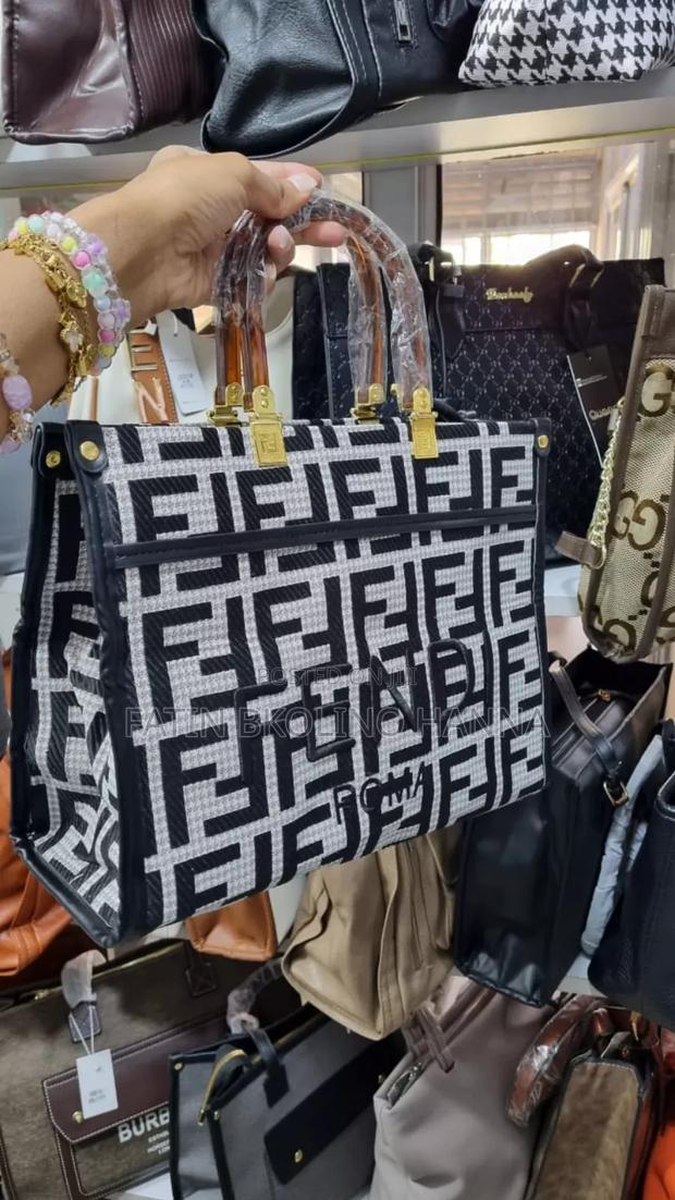 Classic Designer Fendi Handbag - thumbnail 3