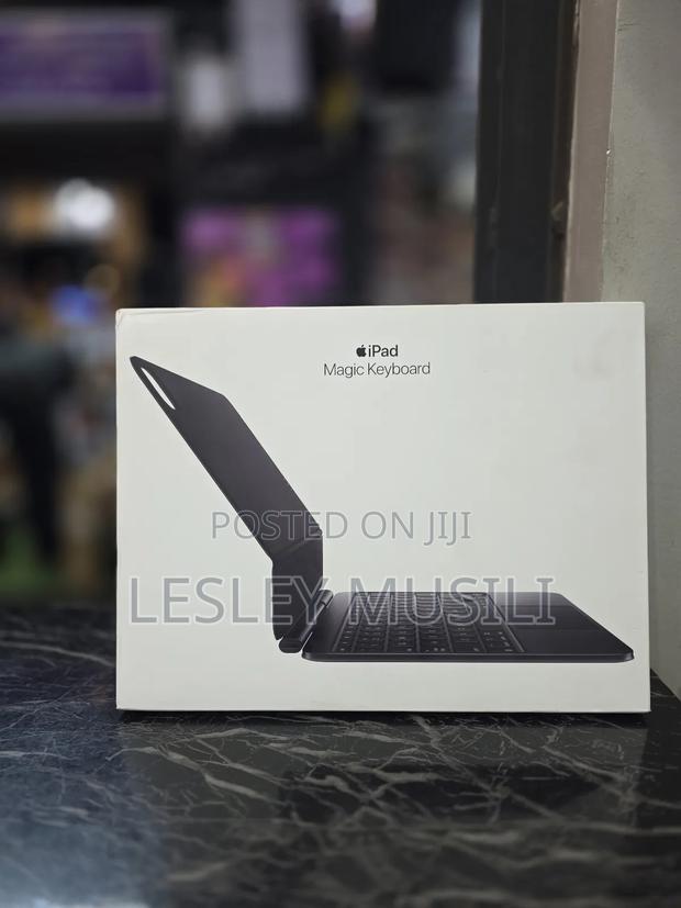 iPad Pro 11" Magic Keyboard (M4)Black - thumbnail 2