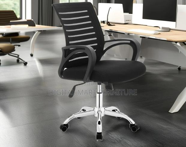 Office Chair: Standard Smart Black Office Chair