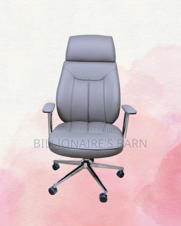 Grey Executive Leather Office Chair | Minimal Scratch-Resistant Finish - thumbnail 2