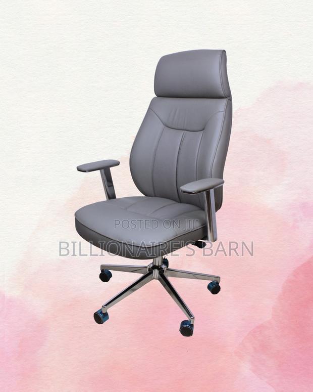 Grey Executive Leather Office Chair | Minimal Scratch-Resistant Finish - thumbnail 3