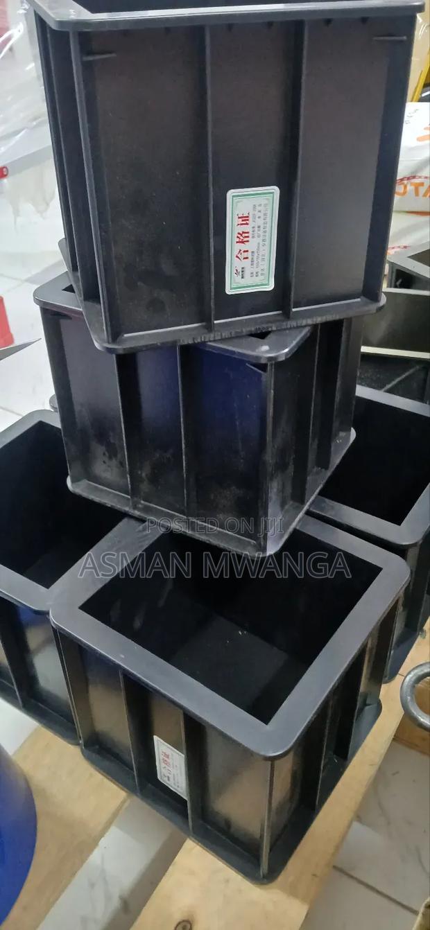 Quality Cube Moulds (Plastic)