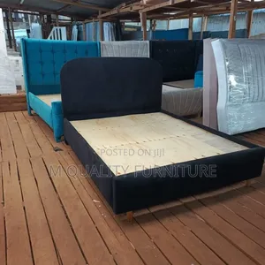 Black Indoor Modern Bed