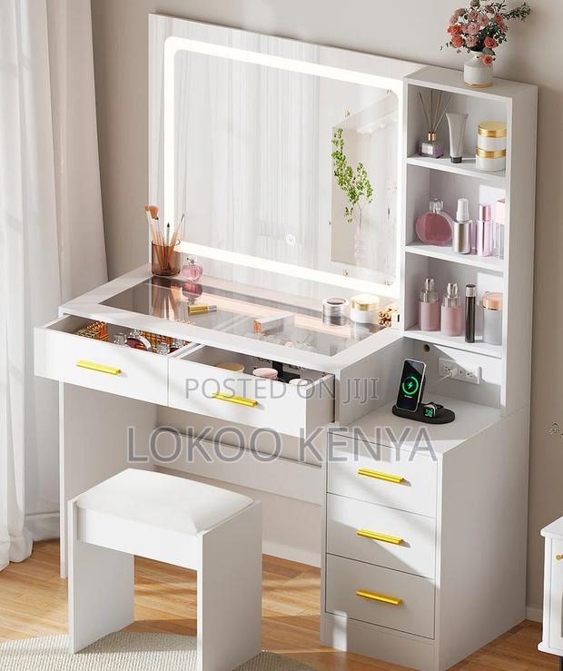 Dressing Table : Vanity Dressing Table With Led Illumination - thumbnail 3
