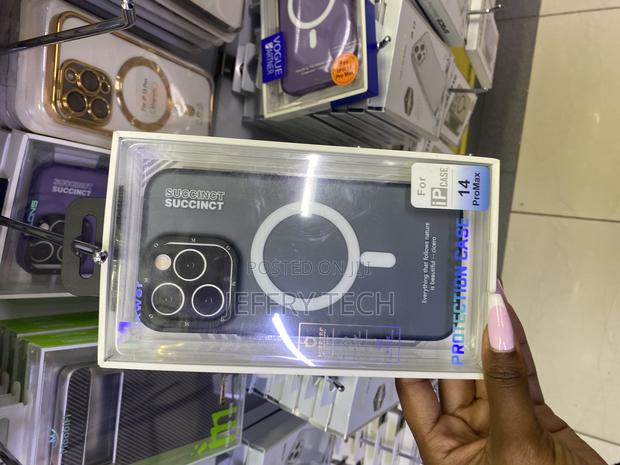 Spevert Magnetic Clear Case for iPhone 14 Pro Max With Lens Protector - main view