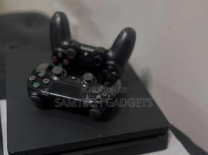 Sony Ps4 Slim With 2 Pads - thumbnail 2