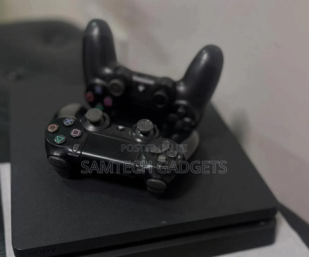 Sony Ps4 Slim With 2 Pads - thumbnail 3