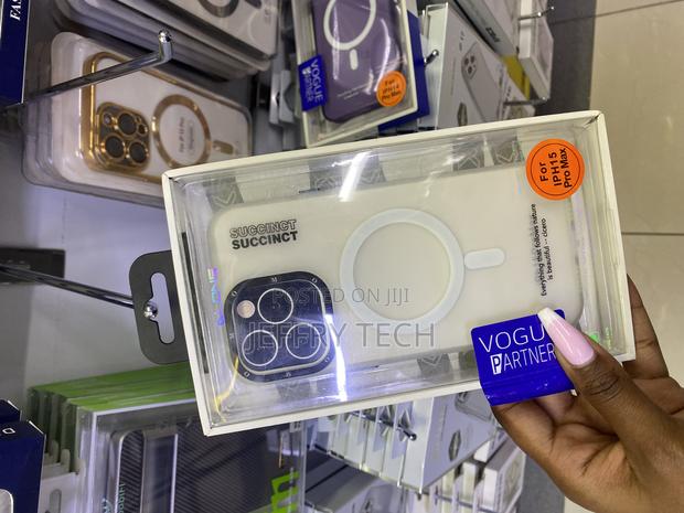 Hewer iPhone 15 Pro Max Clear Case With Magsafe and Camera Boarders - thumbnail 2