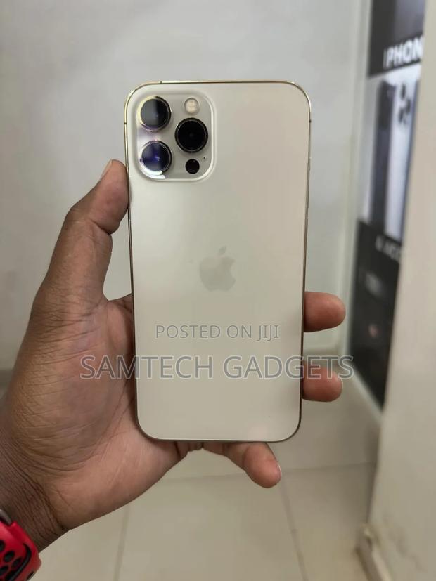 Apple iPhone 12 Pro Max 256 GB Gold - main view