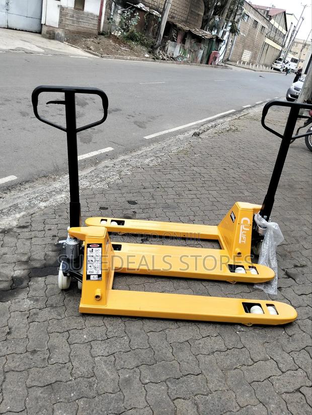 Narrow Base Hand Pallet Truck - thumbnail 3